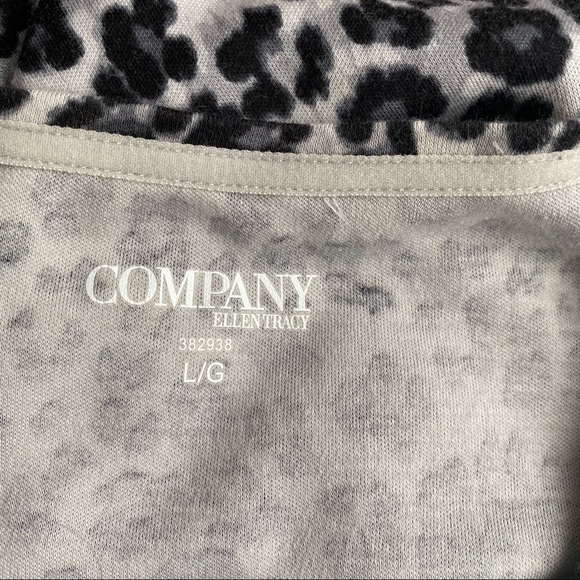 Ellen Tracy Leopard print long sleeved top. - Picture 4 of 5